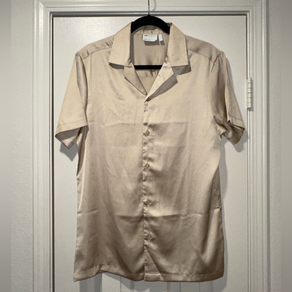 ASOS Designs - Men’s Satin Button Down Short Sleeve Shirt (Size S)
